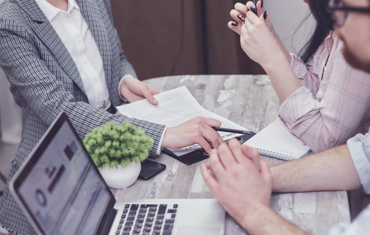 Tým Resolutionova Hub připraven vám pomoci